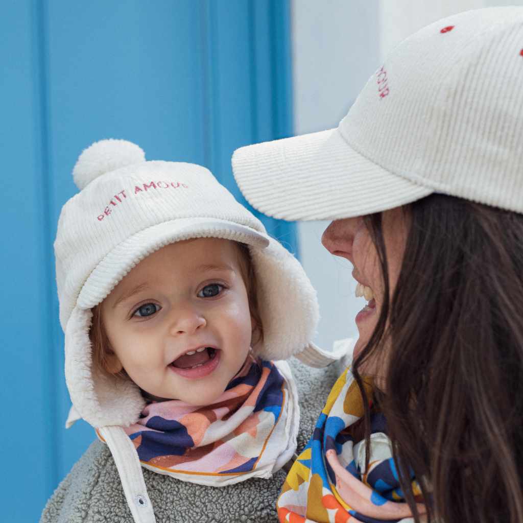 chapka-bebe-enfant-papa-maman-chamaye-assorti-parent-enfant-bonnet-papa-fils-cadeau-fete-des-peres-bonnet-mere-fille-cadeau-naissance-maman-bebe-matchy-matchy-cadeau-original-famille-broderie-petit-amour