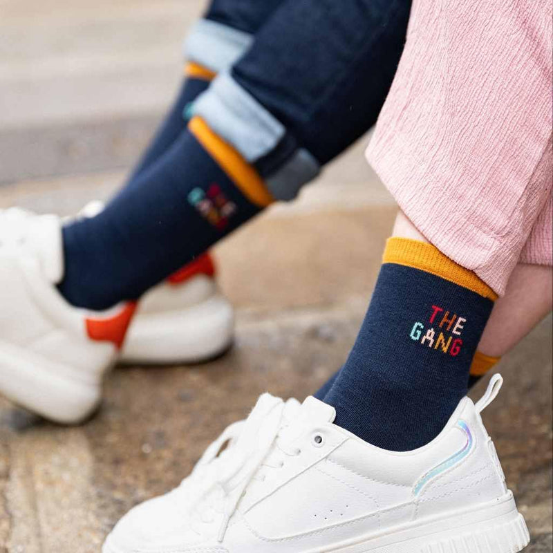 chaussettes-pere-fils-parent-enfant-chamaye-chaussettes-bebe-enfant-coffret-cadeau-naissance-cadeau-mere-fille-idee-cadeau-original-fete-des-peres-chaussettes-broderie-duo-parent-enfant-personnalisable-cadeau-famille-broderie-cosmic-girl-assorti-casquette-pere-fille-cadeau-fete-des-peres-made-in-france