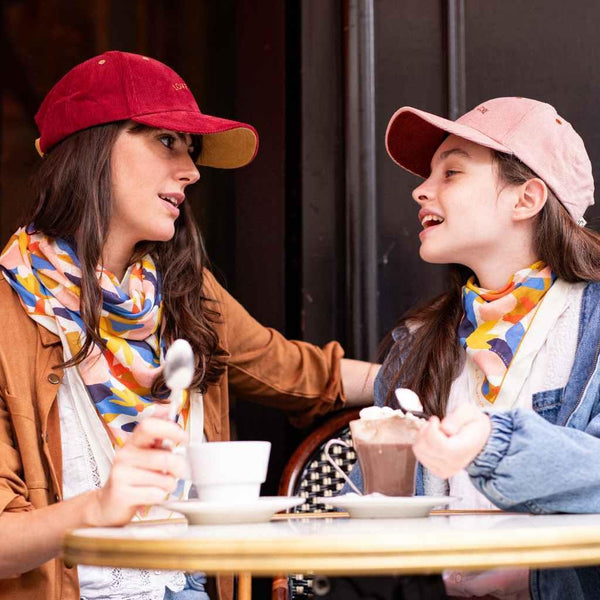 foulards-mere-fille-chamaye-cadeau-maman-fete-des-meres-cadeau-jeune-maman-bebe-marque-ecoresponsable-cadeaux-famille-noel-cadeau-maman-trendy