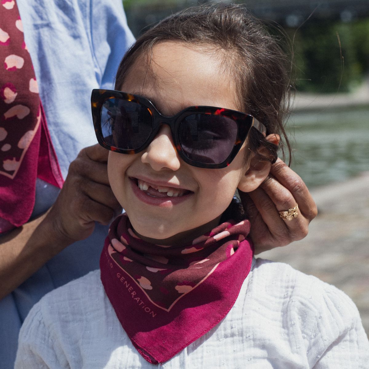 foulards-mere-fille-chamaye-cadeau-maman-fete-des-meres-cadeau-jeune-maman-bebe-marque-ecoresponsable-cadeaux-famille-noel 