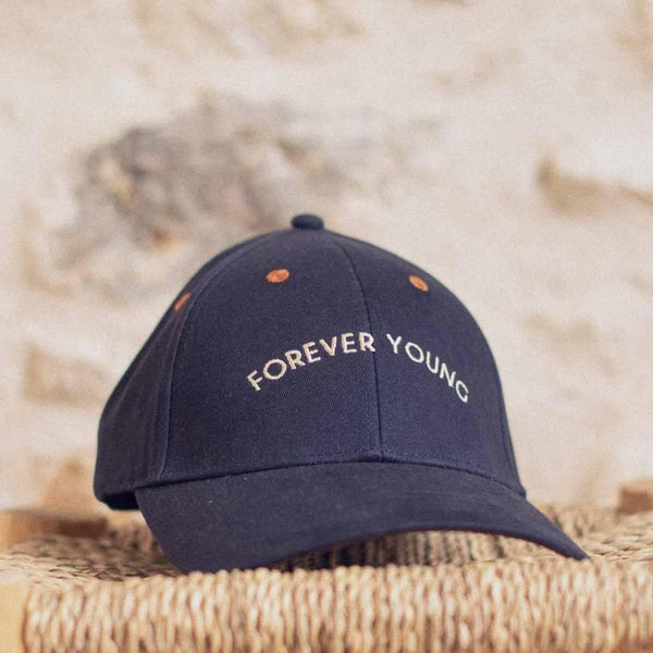 casquette-bebe-enfant-papa-maman-chamaye-assorti-parent-enfant-casquette-papa-fils-cadeau-fete-des-peres-casquette-mere-fille-cadeau-naissance-maman-bebe-matchy-matchy-cadeau-original-famille-broderie-forver-young-casquette-personnalisable