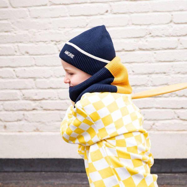snood-enfant-bebe-coton-biologique-hiver-bebe-casquette-bebe-enfant-parent-chamaye-assorti-papa-maman-enfant-casquette-papa-fils-cadeau-fete-des-peres-casquette-mere-fille-cadeau-naissance-maman-bebe-cadeau-original-famille-casquette-personnalisable-broderie-cosmic-girl-cadeau-jeune-maman-maternite-cadeau-naissance-original-jeune-parent-casquette-fille-rose-velours-cotelemarque-francaise-production-ecoresponsable 
