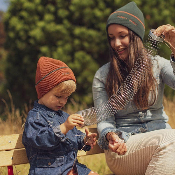 bonnet-bebe-enfant-parent-chamaye-broderie-funky-family-duo-parent-enfant-cadeau-mere-fils-idee-fete-des-peres-fete-des-meres-cadeau-noel-famille-look-mere-fille-matchy-matchy-cadeau-naissance-bebe-original