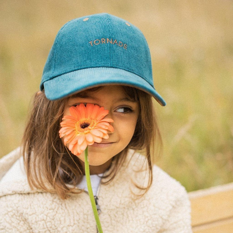 casquette-famille-chamaye-broderie-funky-family-idee-cadeau-parent-enfant-chapeau-hiver-bebe-cadeau-famille-noel-chamaye-casquette-velours-matchy-matchy-look-mere-fille
