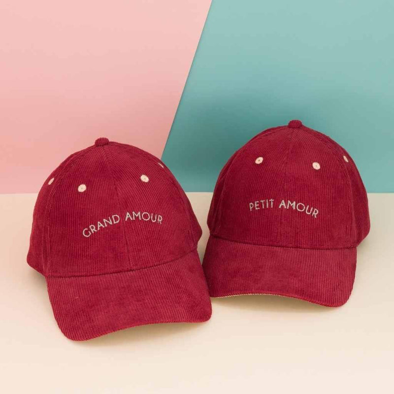casquette-bebe-enfant-parent-chamaye-assorti-papa-maman-enfant-casquette-papa-fils-cadeau-fete-des-peres-casquette-mere-fille-cadeau-naissance-maman-bebe-cadeau-original-famille-casquette-personnalisable-broderie-cosmic-girl-cadeau-jeune-maman-maternite-cadeau-naissance-original-jeune-parent-casquette-fille-rose-velours-cotele 