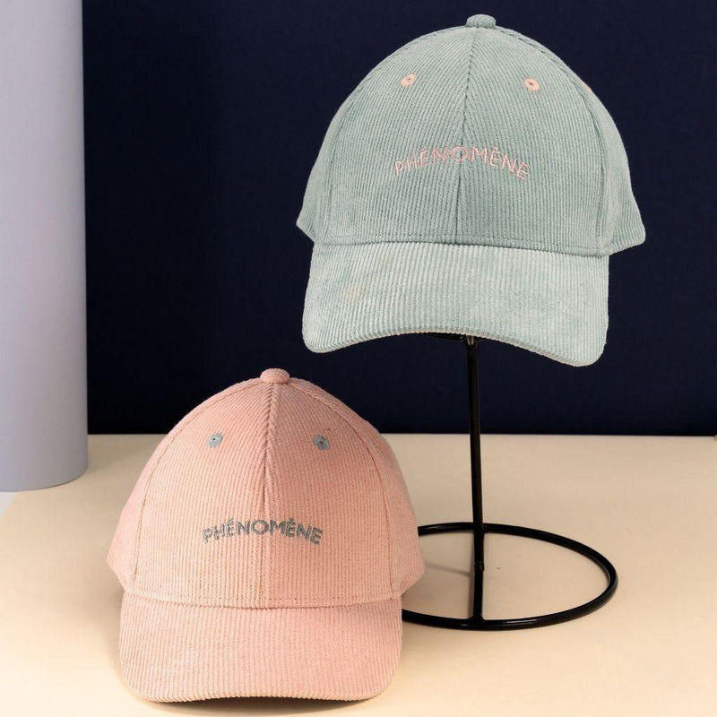 casquette-famille-chamaye-broderie-phenomene-idee-cadeau-parent-enfant-chapeau-hiver-bebe-cadeau-famille-noel-chamaye-casquette-velours-matchy-matchy-look-mere-fille