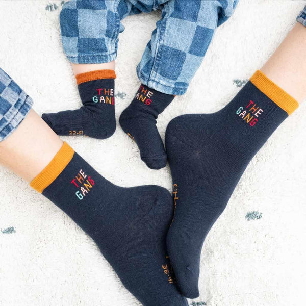 chaussettes-pere-fils-parent-enfant-chamaye-chaussettes-bebe-enfant-coffret-cadeau-naissance-cadeau-mere-fille-idee-cadeau-original-fete-des-peres-chaussettes-broderie-duo-parent-enfant-personnalisable-cadeau-famille-broderie-cosmic-girl-assorti-casquette-pere-fille-cadeau-fete-des-peres-made-in-france